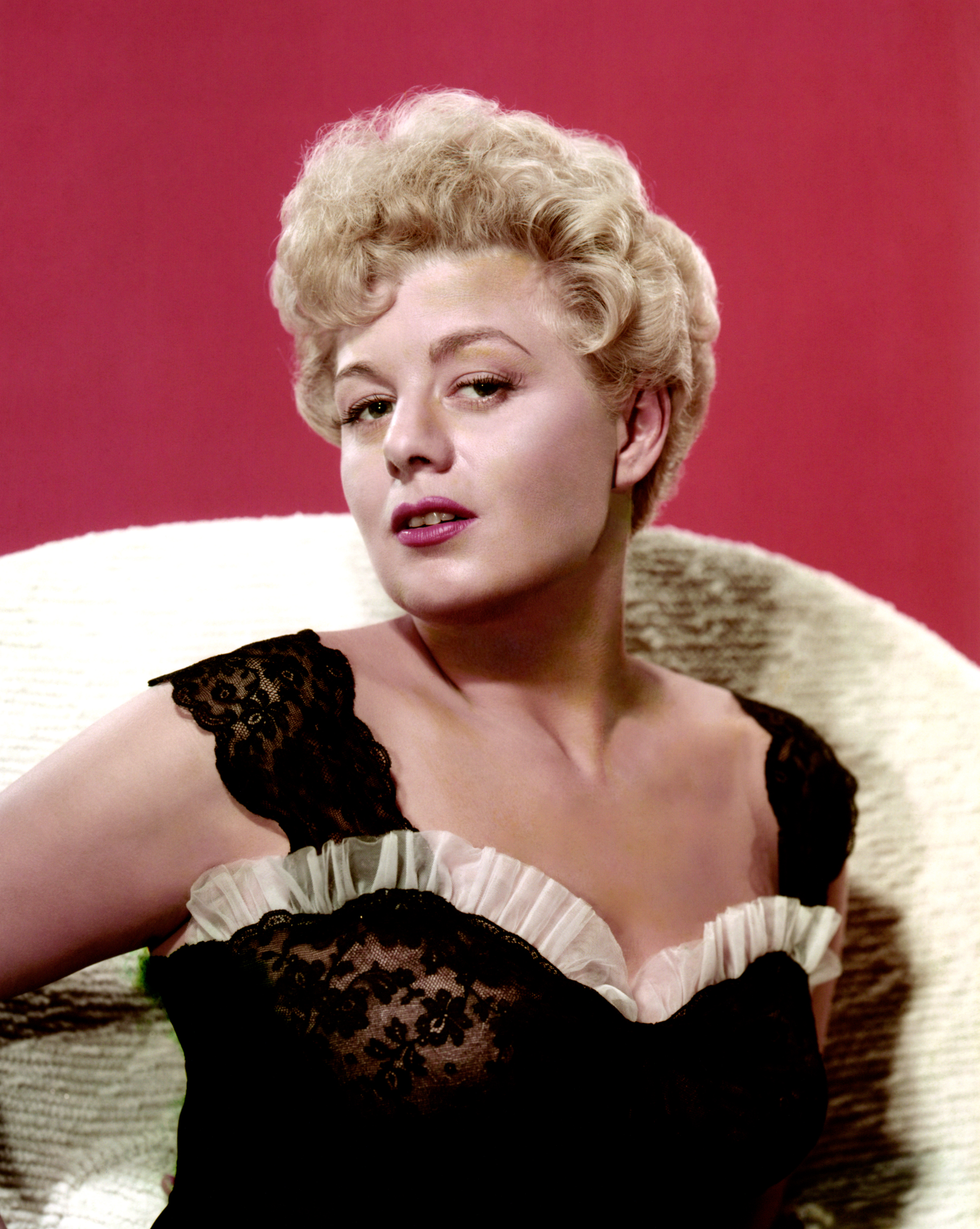 Sultry Shelley Winters | Shelley winters, Movie stars, Classic hollywood
